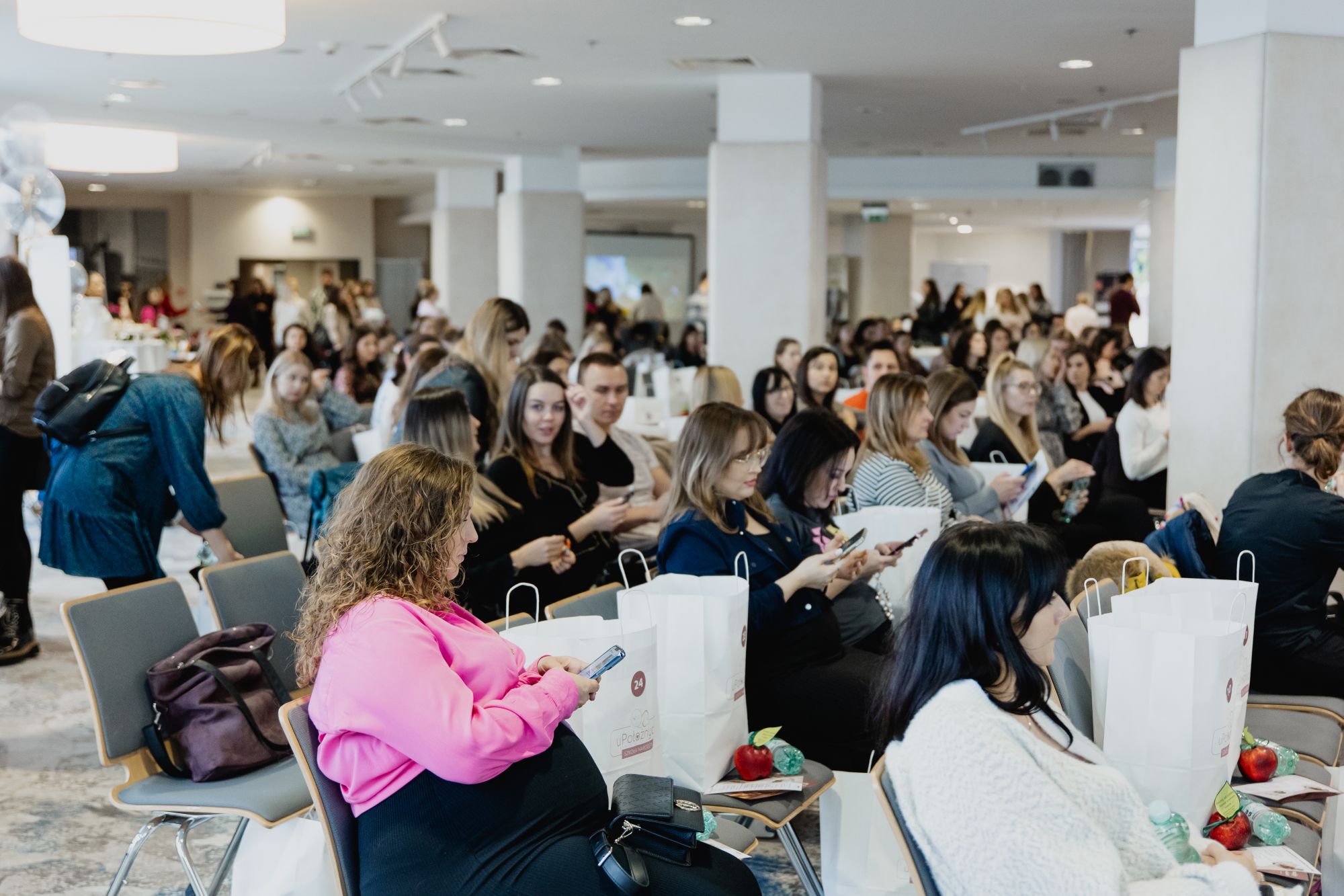 zdjęcia z warsztat&oacute;w informacyjno-edukacyjnych zorganizowanych przez Fundację U Położnych